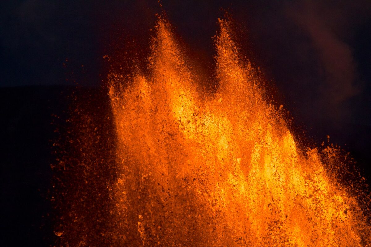 Kīlauea : la lave déborde de nouveau après l'intrusion d'un dyke sous la caldeira